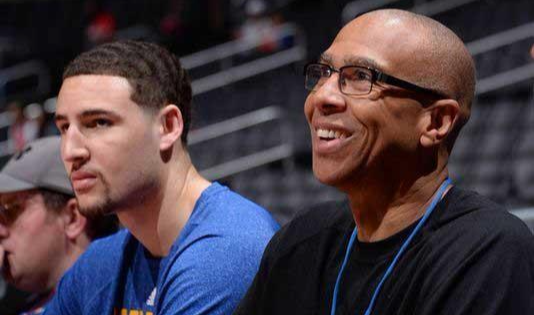 通过深度持 通过深度持