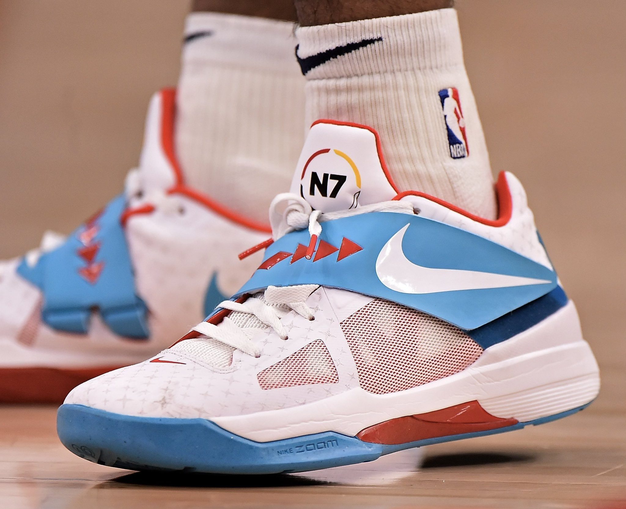 拿到牌照就 拿到牌照就